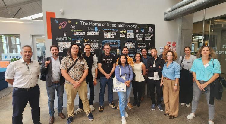 personnes de Tahiti et NC posant a la chambre de commerce