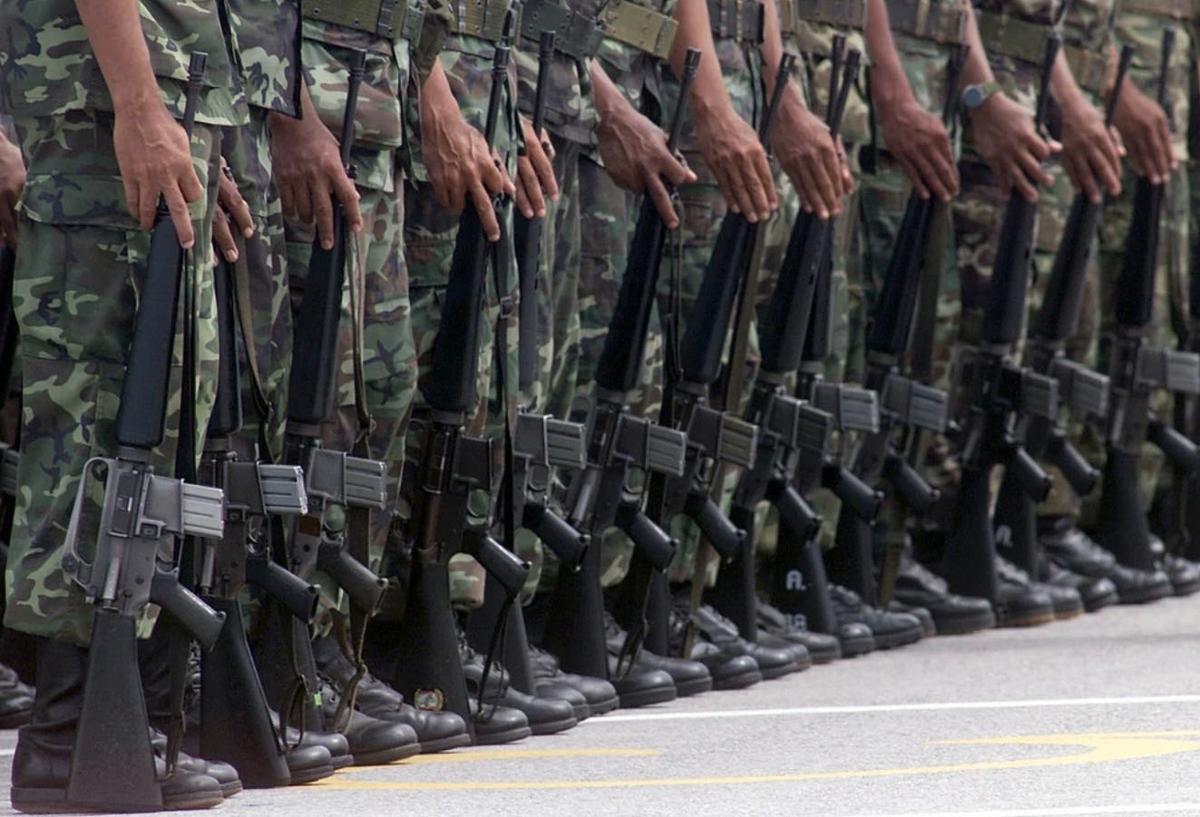 Soldats armés repos