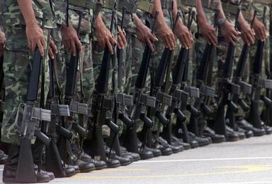 Soldats armés repos