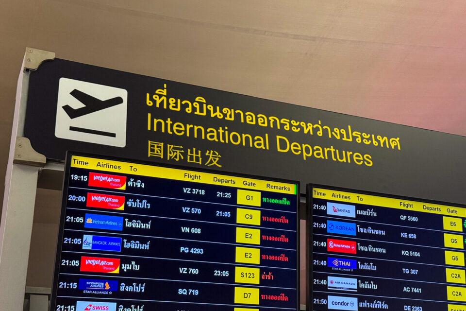 Panneau départs aéroport