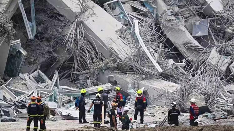 Débris tour effondrée Bangkok 