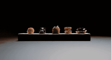 Des mets gastronomiques déposés sur une planche - Crédits photos Atica