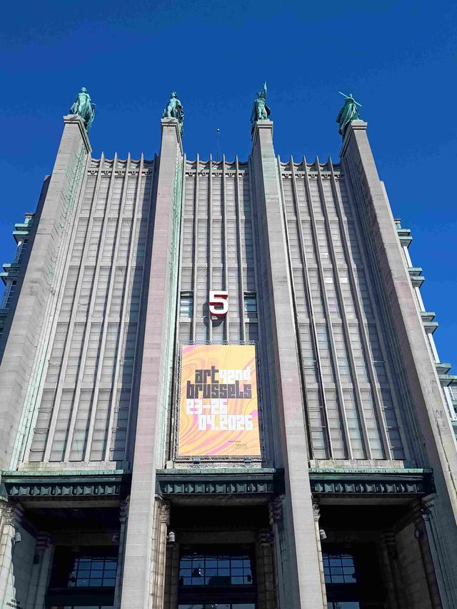 L'entrée d'Art Brussels au hall 5 de Brussels Expo