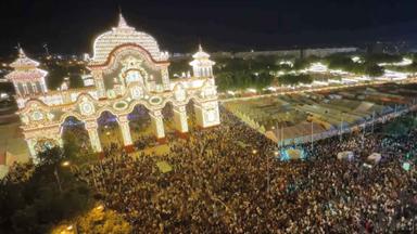 alumbrado en la portada del Real 