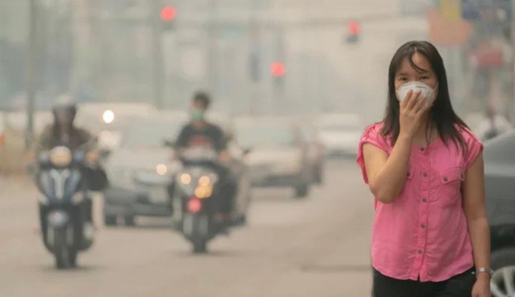 Chiang Mai polluée, femme masque 
