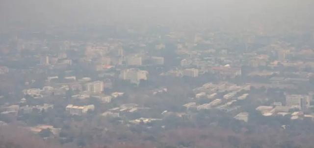 Ville thaïe polluée 