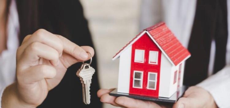 Clés et mini maison