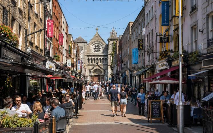 rue ensoleillés à Dublin