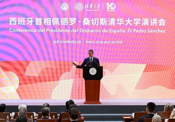 Le président du gouvernement, Pedro Sánchez, prononce une conférence à l’Université Tsinghua. 