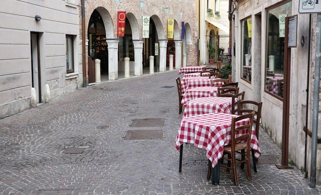 tables-restaurant-rue-italie