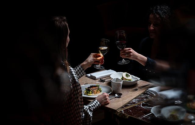 Diner dans le noir