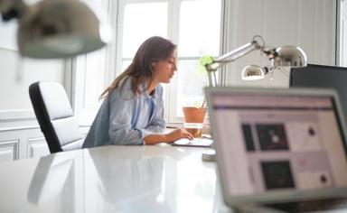 Femmes_ordinateur_bureau