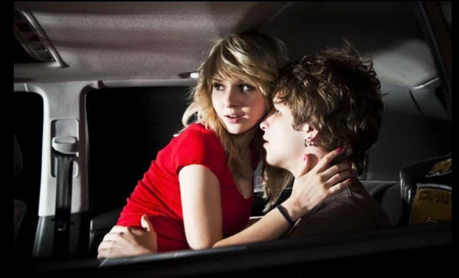 Couple coquin en voiture 