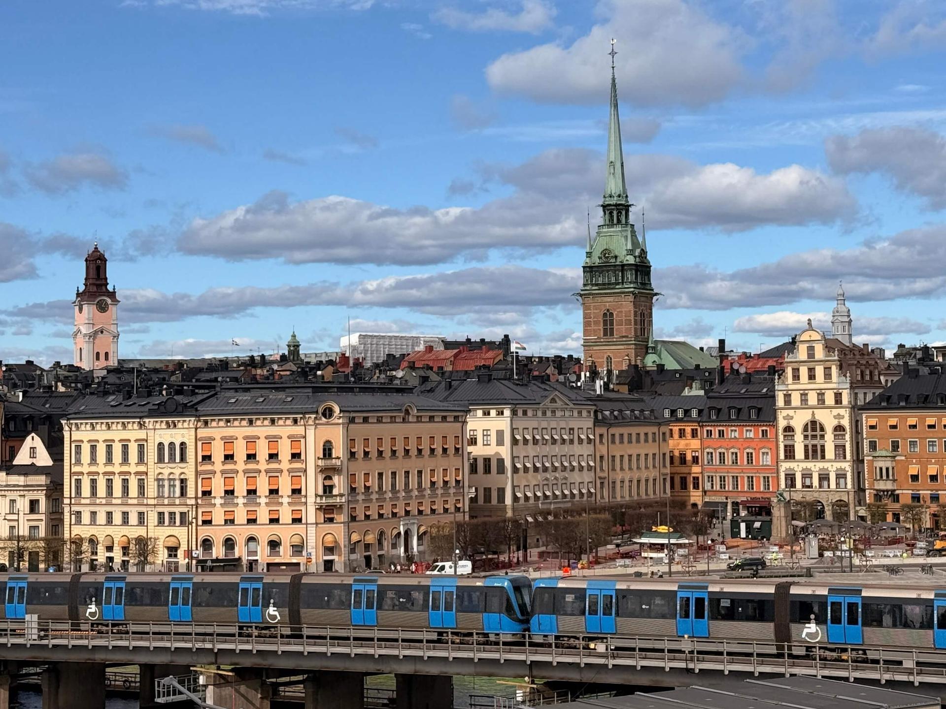 Métro stockholmois traversant Gamla Stan