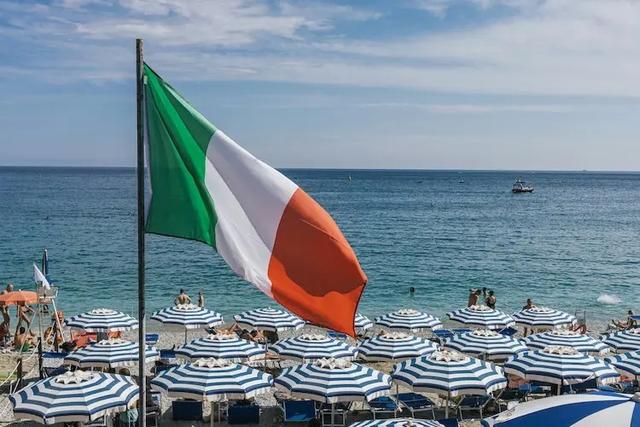 parasols_plage_italie