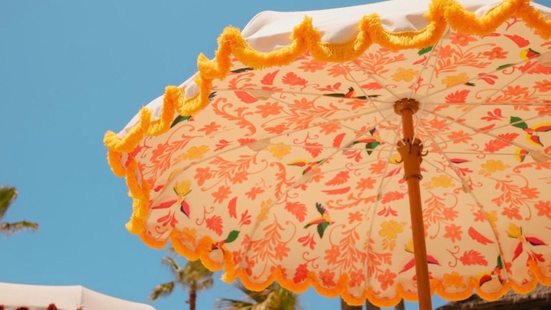 des parasols colorés du Lucia Marbella 