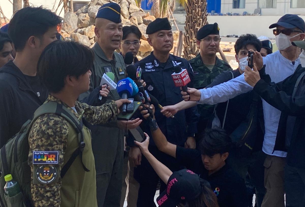Conf de presse général en charge communication armée thaïe 