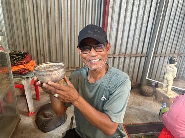 ieng Touch, un artisan optimiste de Kampong Luong. Photo : Elise ROY