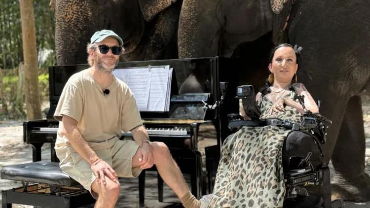 Lucie en Thailande Jérémy Michalak et Lucie Carrasco