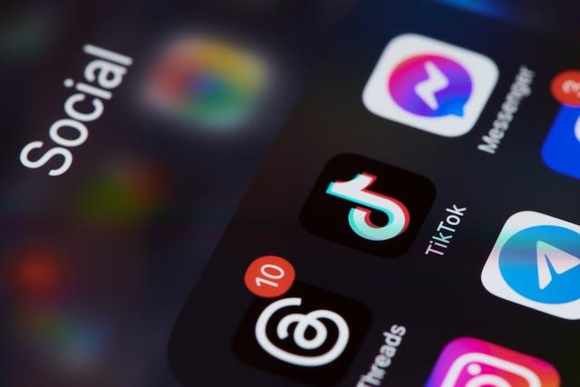 reseaux-sociaux-dubai