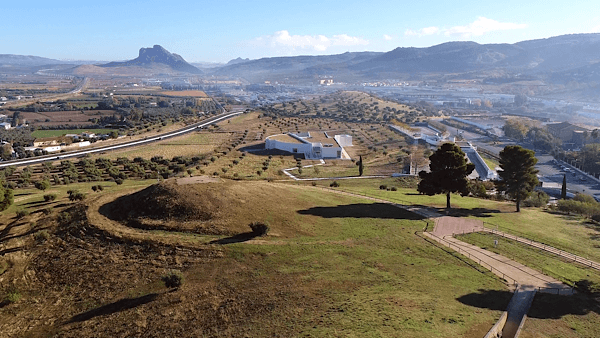 Site archéologique des Dólmenes d'Antequera (museosdeandalucia.es)