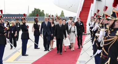 Arrivée roi de Thaïlande à Orly