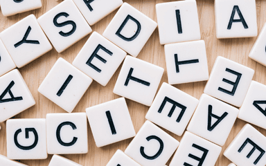 Près d’un tiers des mots du dictionnaire Merriam-Webster viennent du français