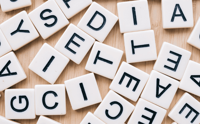 Près d’un tiers des mots du dictionnaire Merriam-Webster viennent du français