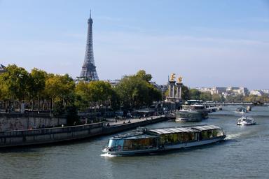seine bateau tour eiffel
