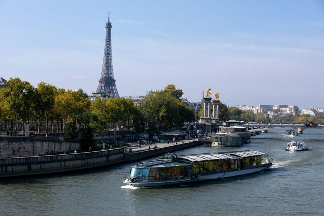 seine bateau tour eiffel