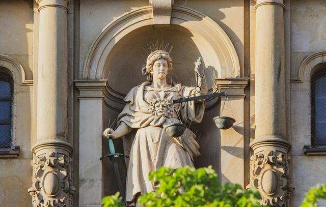 statue-justice