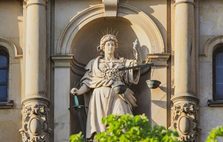 statue-justice