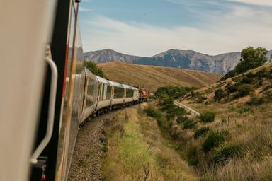 prendre le train en expatriation pour voyager loin de tout 