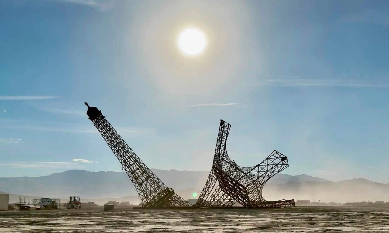 « Eiffela Broken Dream » créée par l’artiste français Philippe Maindron © Philippe Maindron