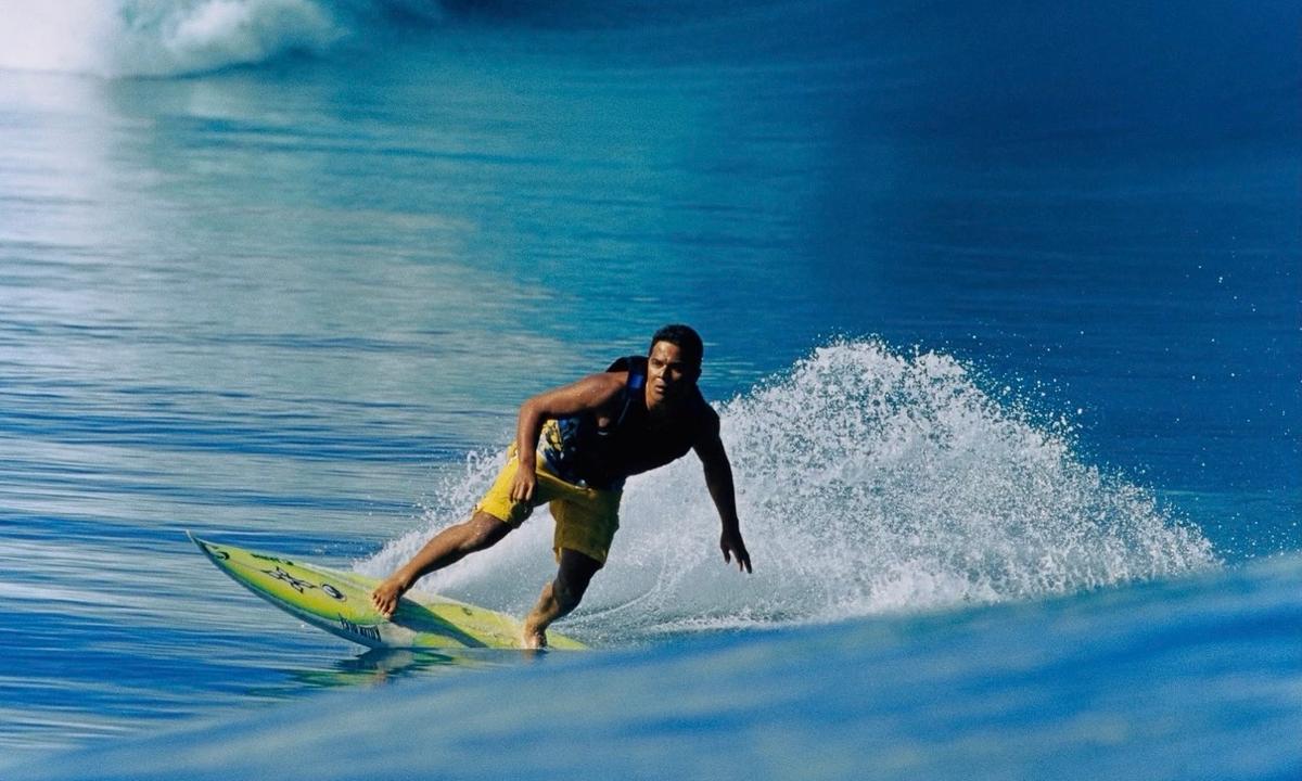 Raimana Van Bastolaer à Teahupo’o, Tahiti © Raimana World