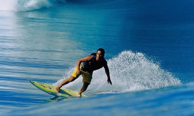 Raimana Van Bastolaer à Teahupo’o, Tahiti © Raimana World