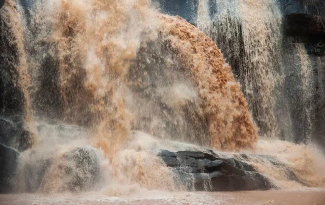 Cascade saison des pluies Thaïlande 