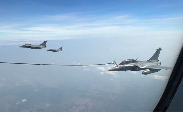 L’A330 MRTT baptisé « Phénix » est l’avion militaire multirôle de l’Armée de l’Air et de l’Espace française capable d’assurer des missions de ravitaillement en vol de Rafale