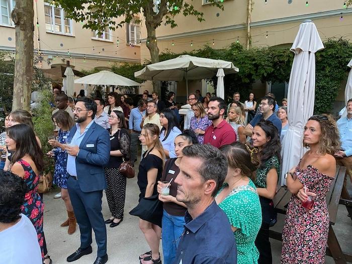 membres de la soirée mazette attentifs à madrid