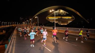 des sportifs en train de courir à valencia