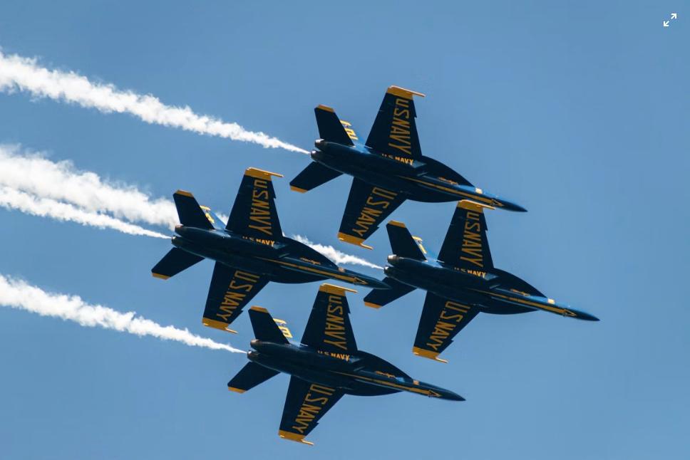 Une formation d'avion de la US Navy durant le Fleet Week à San Francisco