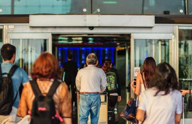 Passagers transit aéroport 
