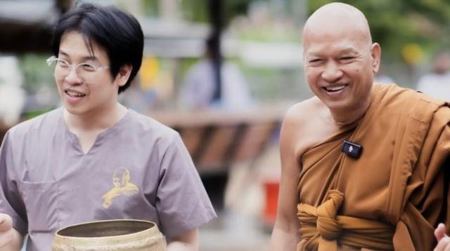 Moine et son bras droit condamnés à des centaines d’années de prison en Thaïlande 
