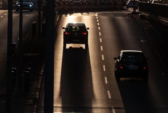 Voitures sur autoroute