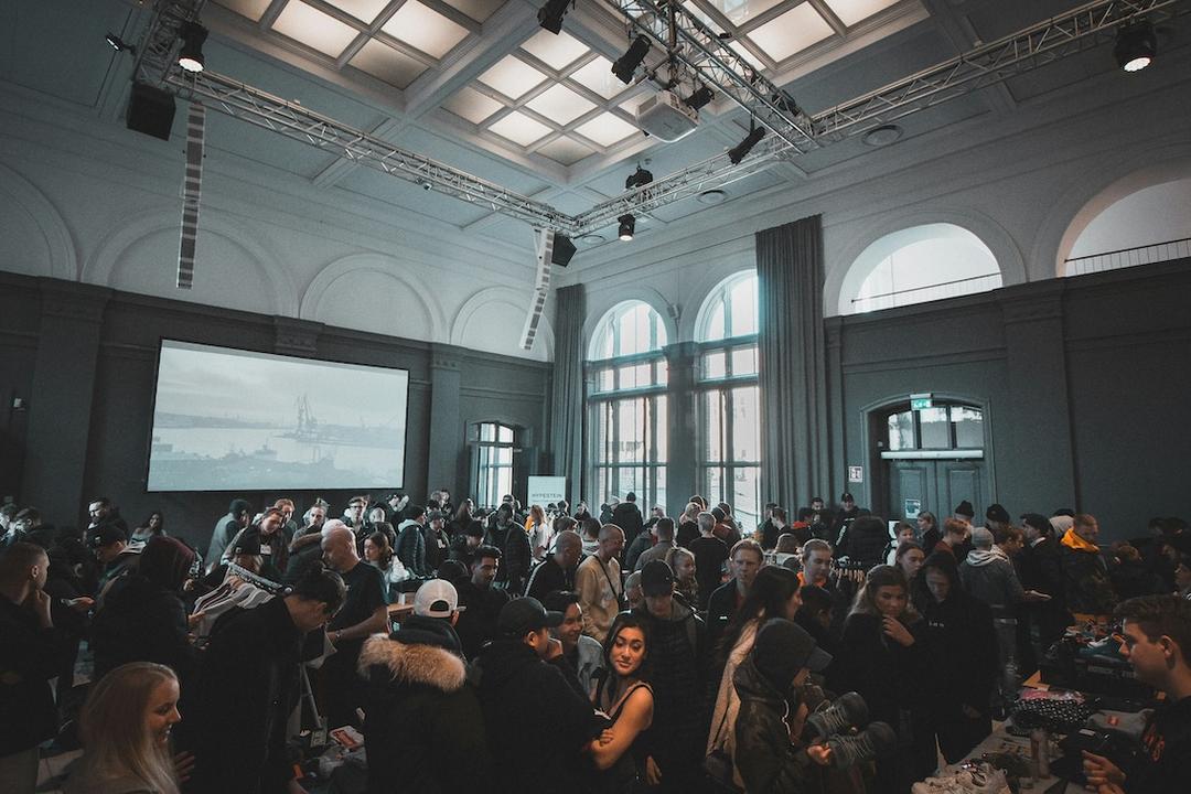 Réunion dans une salle