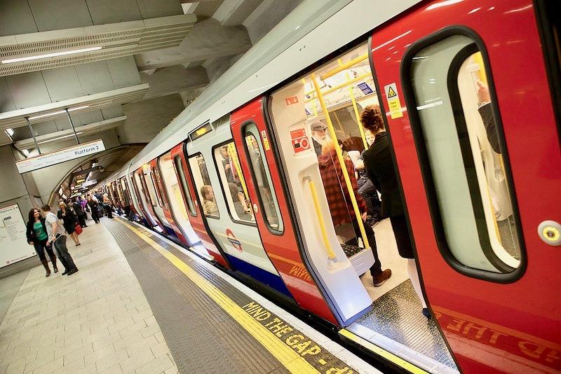 Tube - métro - Londres - modernisation - rénovation - transports - réseau de transports 