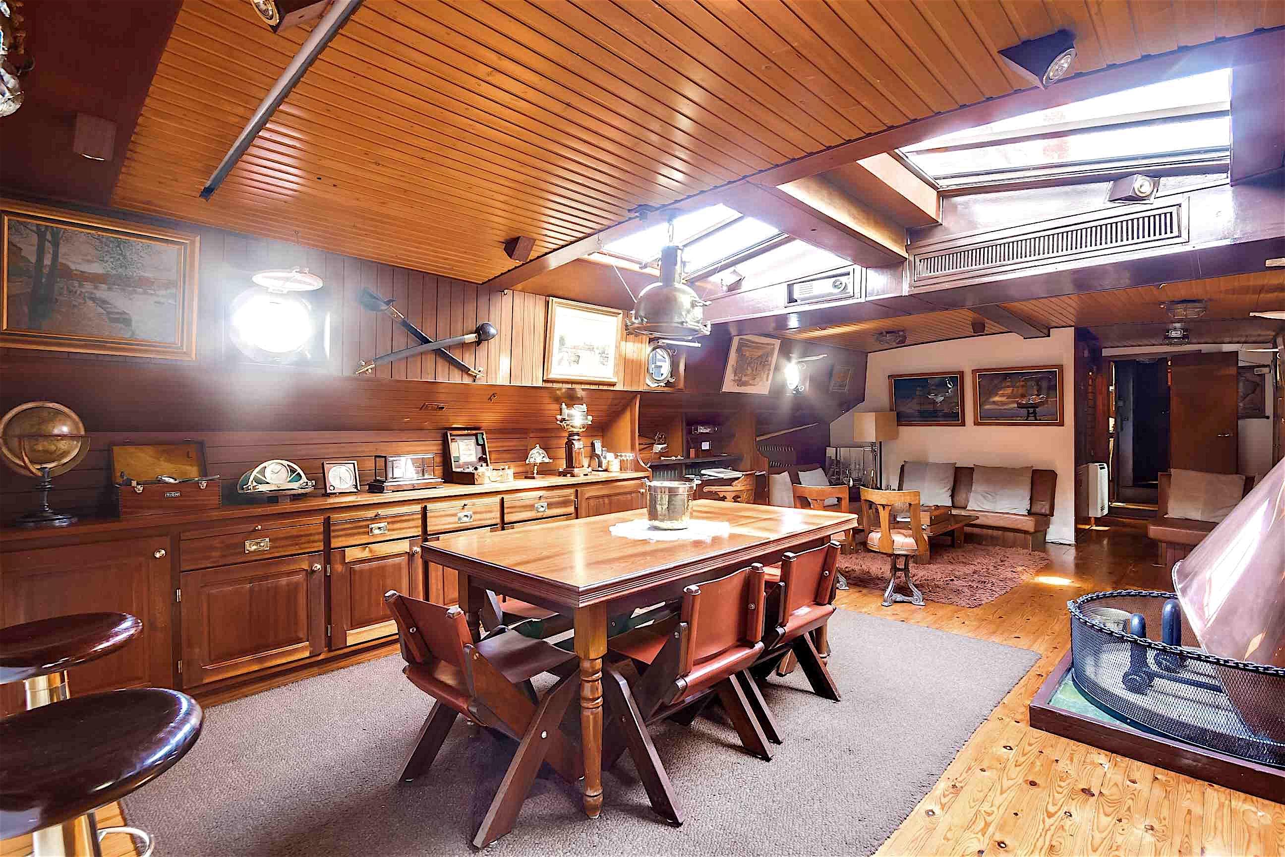 Bateau, à, vendre, Marie-Jeanne, affaire, vente, Paris, quai, Conti, Seine, River, Klipper, hollandais Coach, opportunité, rare, loft, achète, péniche, salon, capitale, 