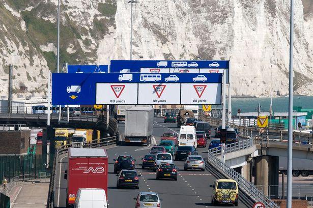 Brexit, Frontières, Contrôle douanier, Douanes, Douvres, £1 milliard, Philip Hammond, expat's, expatriés, français, francophones, french, communauté, actualités, information, Londres, Royaume-Uni, UK, Angleterre, Great Britain, magazine, journal, news