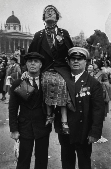 Barbican, Art, Gallery, exposition, Strange, and, familar, gallerie, photos, civilisation, britannique, siècle