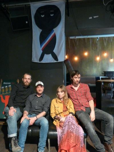 Mario Graute, Nils Herbig, Jacqueline Blouin et Robinson Sartorius, avec Franz Hose en arrière-plan
